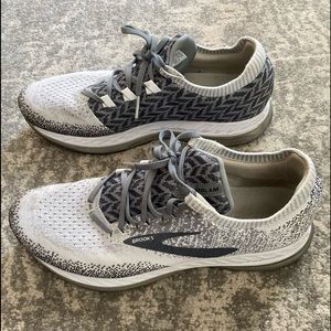 Men’s Brooks Running Shoes 11.5